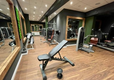 hotel_bergknappenhof_fitness_training_hanteln_laufband_fahrad_technogym