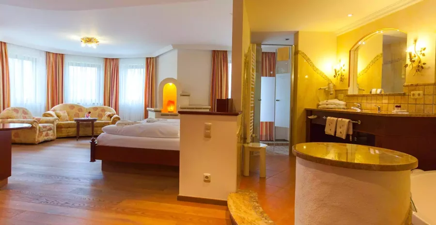 Rosensuite Kategorie 17 im Hotel Bergknappenhof